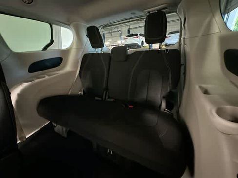 Used 2022 Chrysler Voyager LX FWD image 36