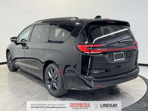 New 2026 Chrysler Pacifica Select image 6