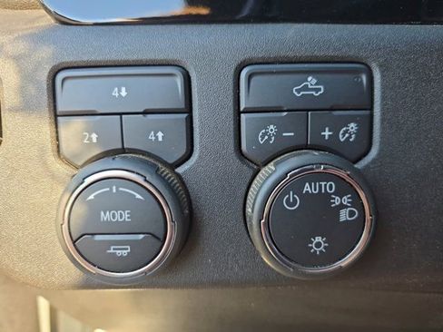 Used 2024 Chevrolet Silverado 2500 LT image 24