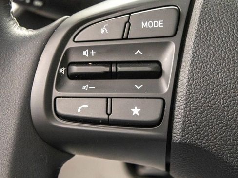 Certified 2025 Hyundai Venue SEL image 15