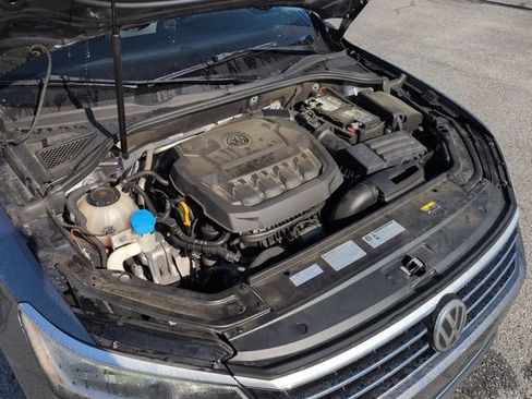 Used 2018 Volkswagen Passat 2.0T SE w/ SE Lighting Package FWD image 37
