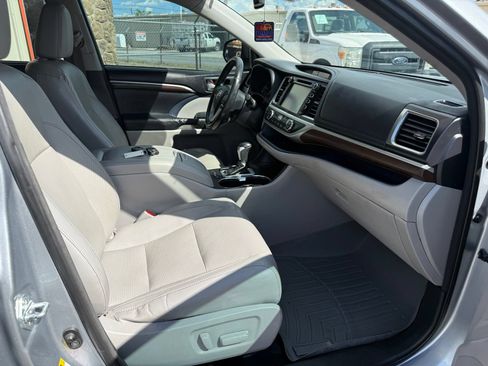 Used 2015 Toyota Highlander Limited Platinum FWD image 13