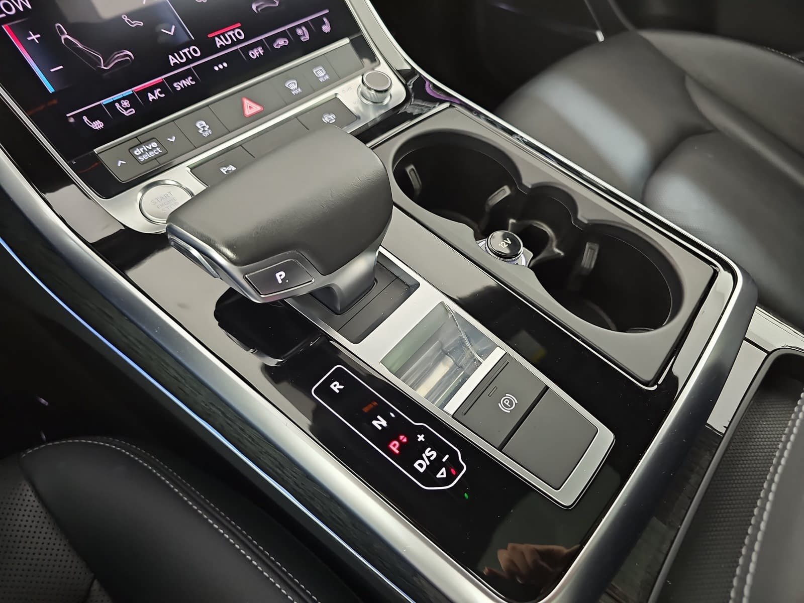 Used 2019 Audi Q8 Premium Plus AWD/4WD image 25