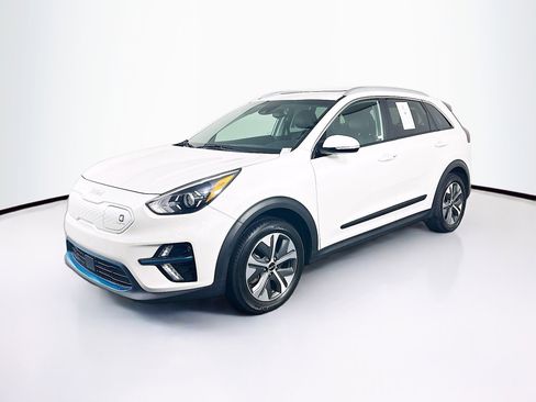 Used 2022 Kia Niro EX image 3