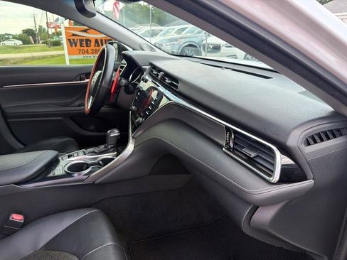 Used 2018 Toyota Camry XSE FWD image 14