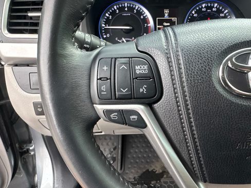 Used 2015 Toyota Highlander Limited AWD/4WD image 32