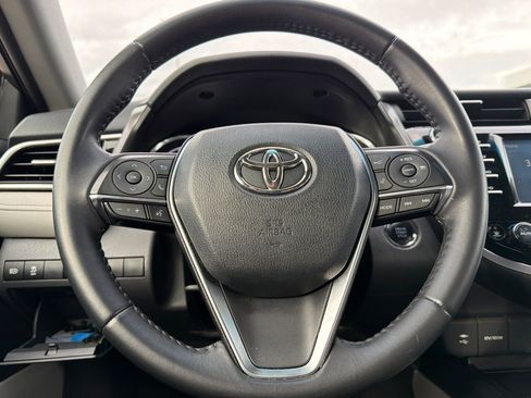 Used 2018 Toyota Camry XLE image 22