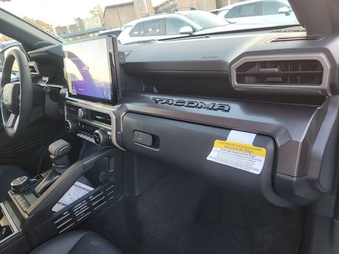 Certified 2025 Toyota Tacoma TRD Off-Road w/ TRD Off Road Premium Package AWD/4WD image 30