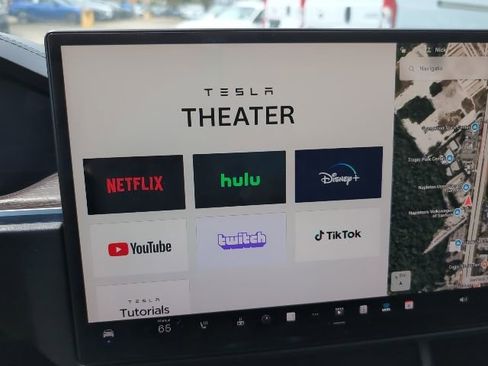 Used 2022 Tesla Model X image 17