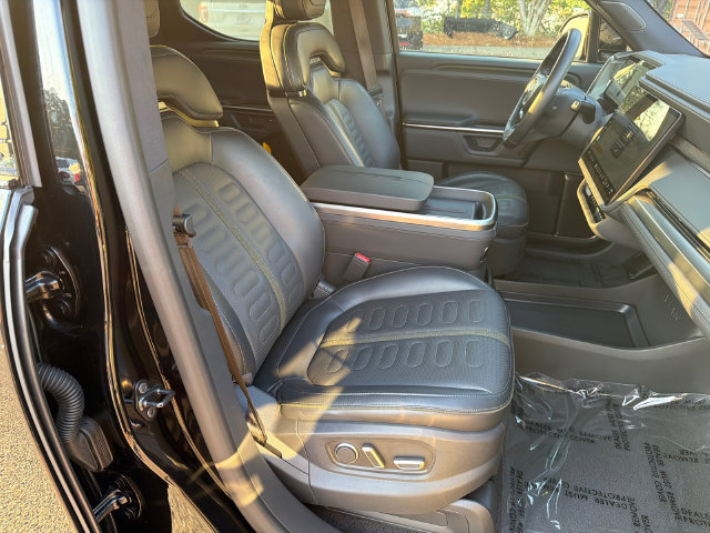 Used 2025 Rivian R1T Adventure Dual AWD/4WD image 15