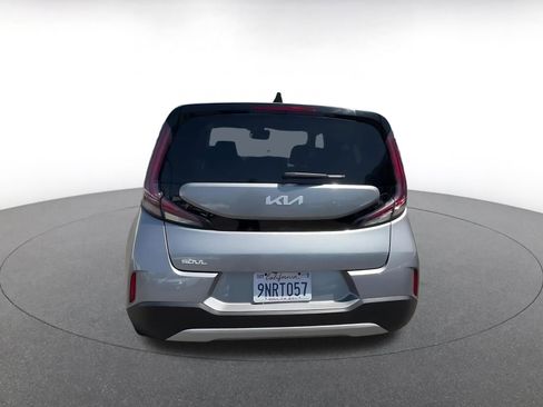 Used 2025 Kia Soul LX w/ LX Technology Package FWD image 12