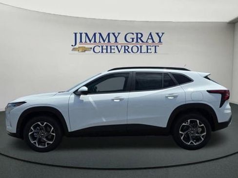 New 2026 Chevrolet Trax LT w/ Driver Confidence Package FWD image 2