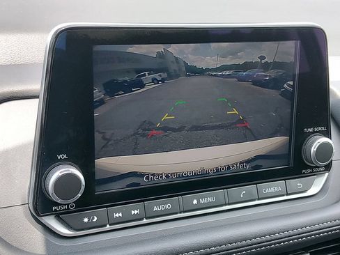 Used 2024 Nissan Rogue S AWD/4WD image 18