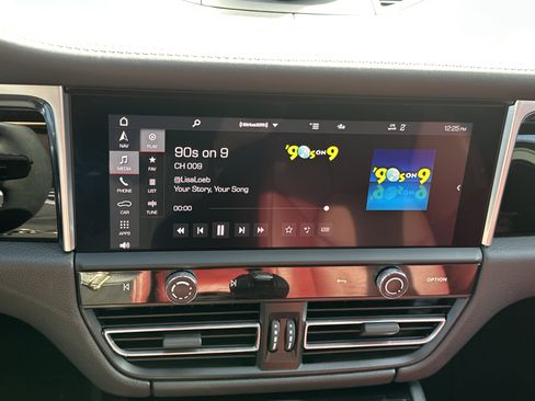 Used 2023 Porsche Macan image 25