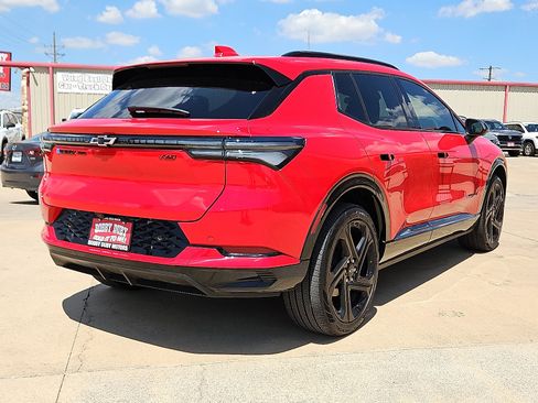 Used 2024 Chevrolet Equinox EV RS image 3