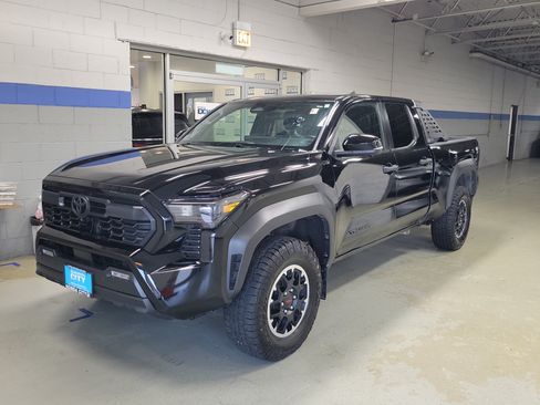 Used 2024 Toyota Tacoma TRD Off-Road w/ TRD Off Road Premium Package AWD/4WD image 2