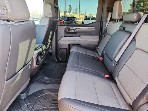 Used 2025 Chevrolet Silverado 1500 ZR2 w/ Technology Package image 9