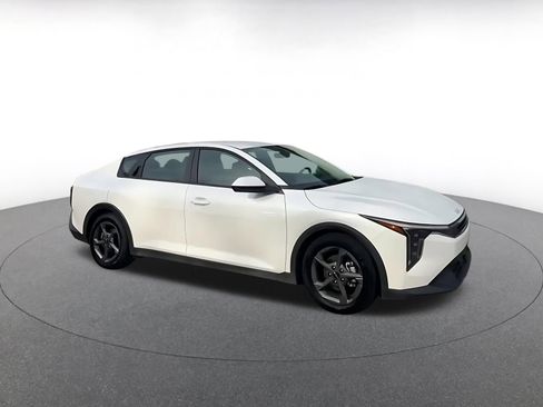 Used 2025 Kia K4 LXS image 2
