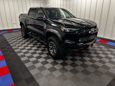 Used 2024 Chevrolet Colorado ZR2 w/ ZR2 Convenience Package III image 2