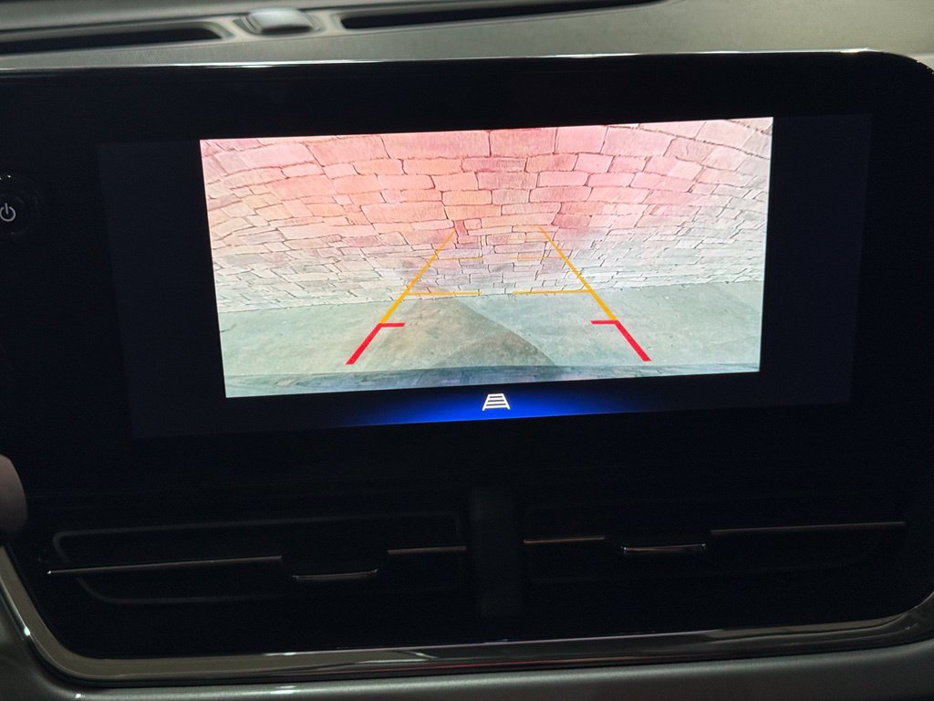 Used 2025 Chevrolet Trax LT FWD image 9