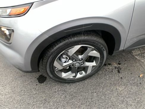 Used 2025 Hyundai Venue SEL image 29