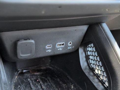 Used 2023 Chevrolet TrailBlazer LT FWD image 16