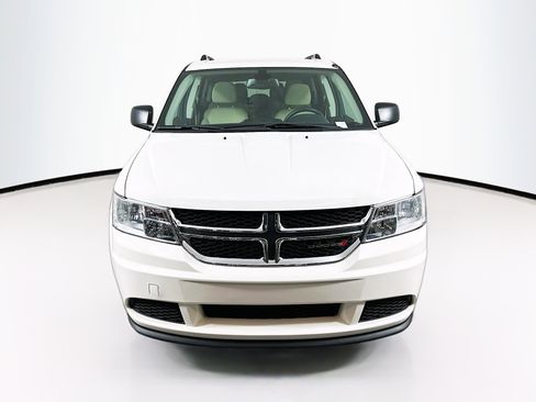 Used 2020 Dodge Journey SE image 2