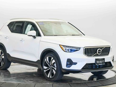 Certified 2023 Volvo XC40 B5 Plus w/ Driver Assist Package AWD/4WD image 6