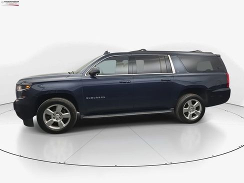 Used 2017 Chevrolet Suburban LT image 6