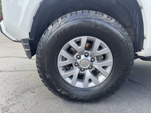 Used 2019 Toyota Tacoma SR5 AWD/4WD image 18