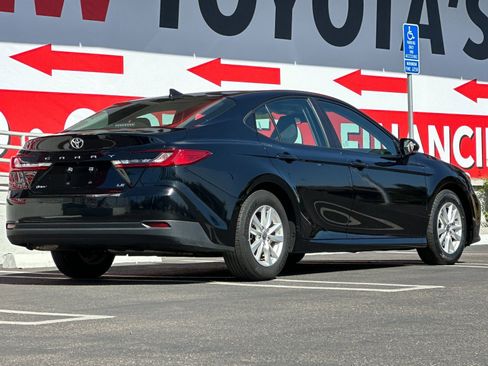 Used 2025 Toyota Camry LE image 5