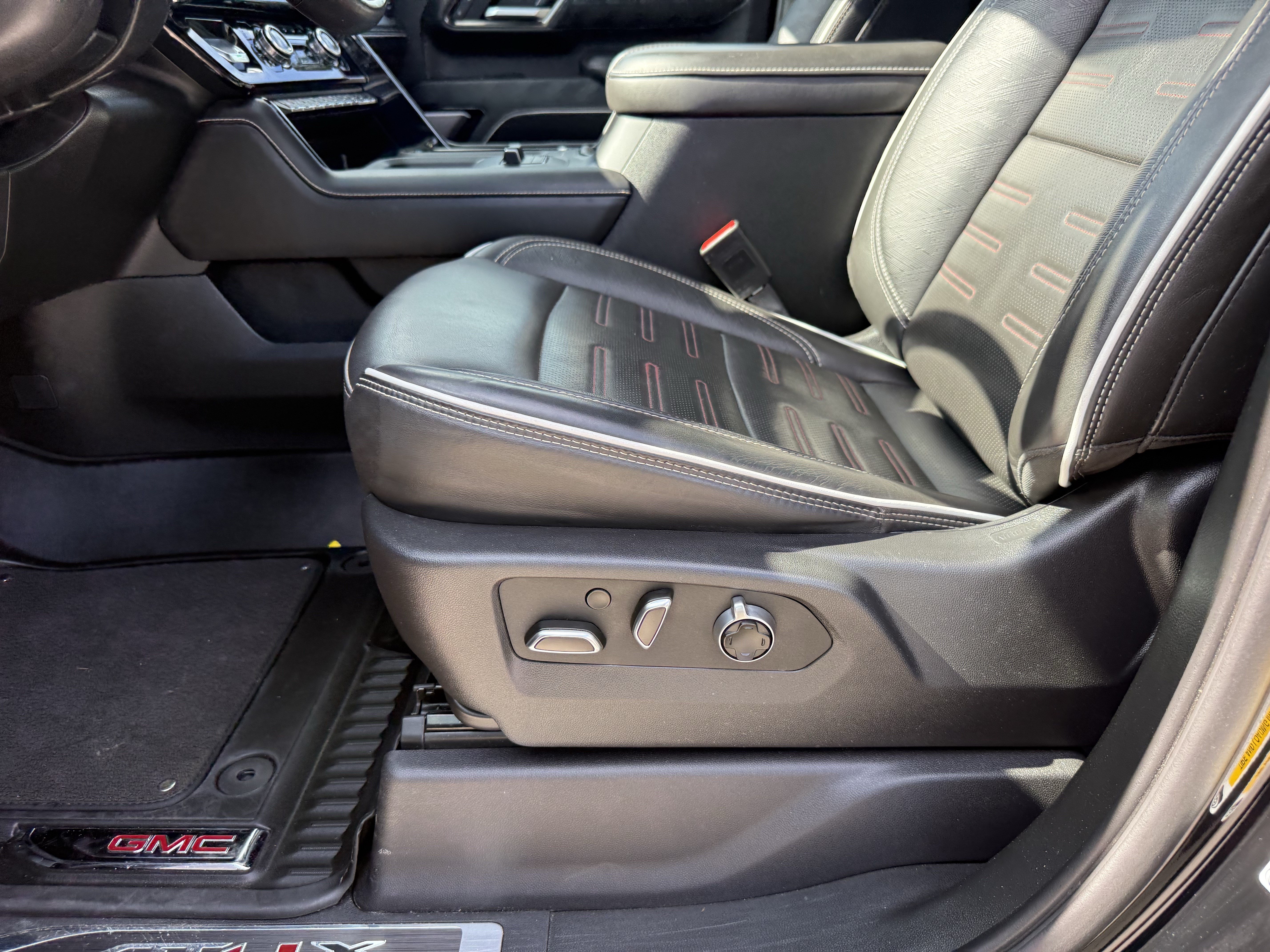 Used 2025 GMC Sierra 2500 AT4X AWD/4WD image 28