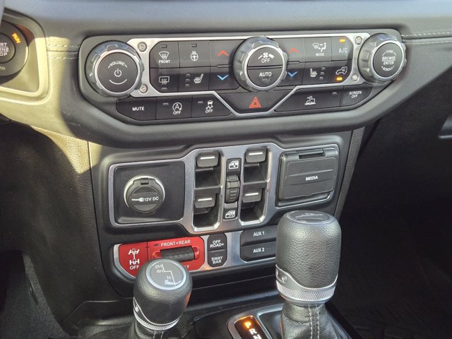 Used 2024 Jeep Gladiator Rubicon w/ Technology Group AWD/4WD image 33