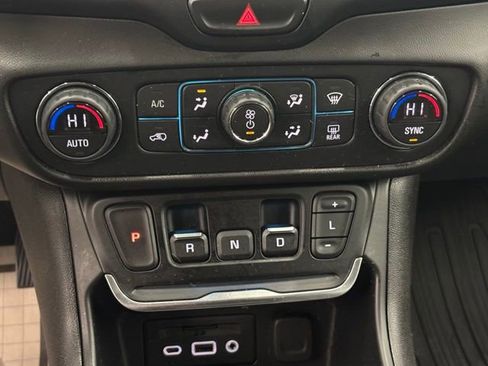 Used 2020 GMC Terrain SLT w/ Preferred Package AWD/4WD image 30