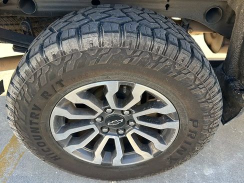 Used 2018 Chevrolet Silverado 1500 LT w/ Texas Edition image 12