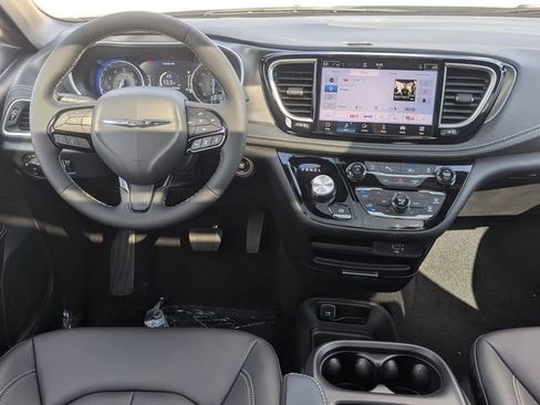 New 2026 Chrysler Pacifica Select image 19