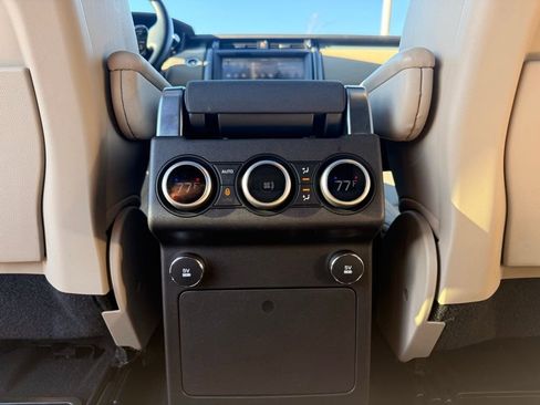 Used 2020 Land Rover Discovery Landmark image 25