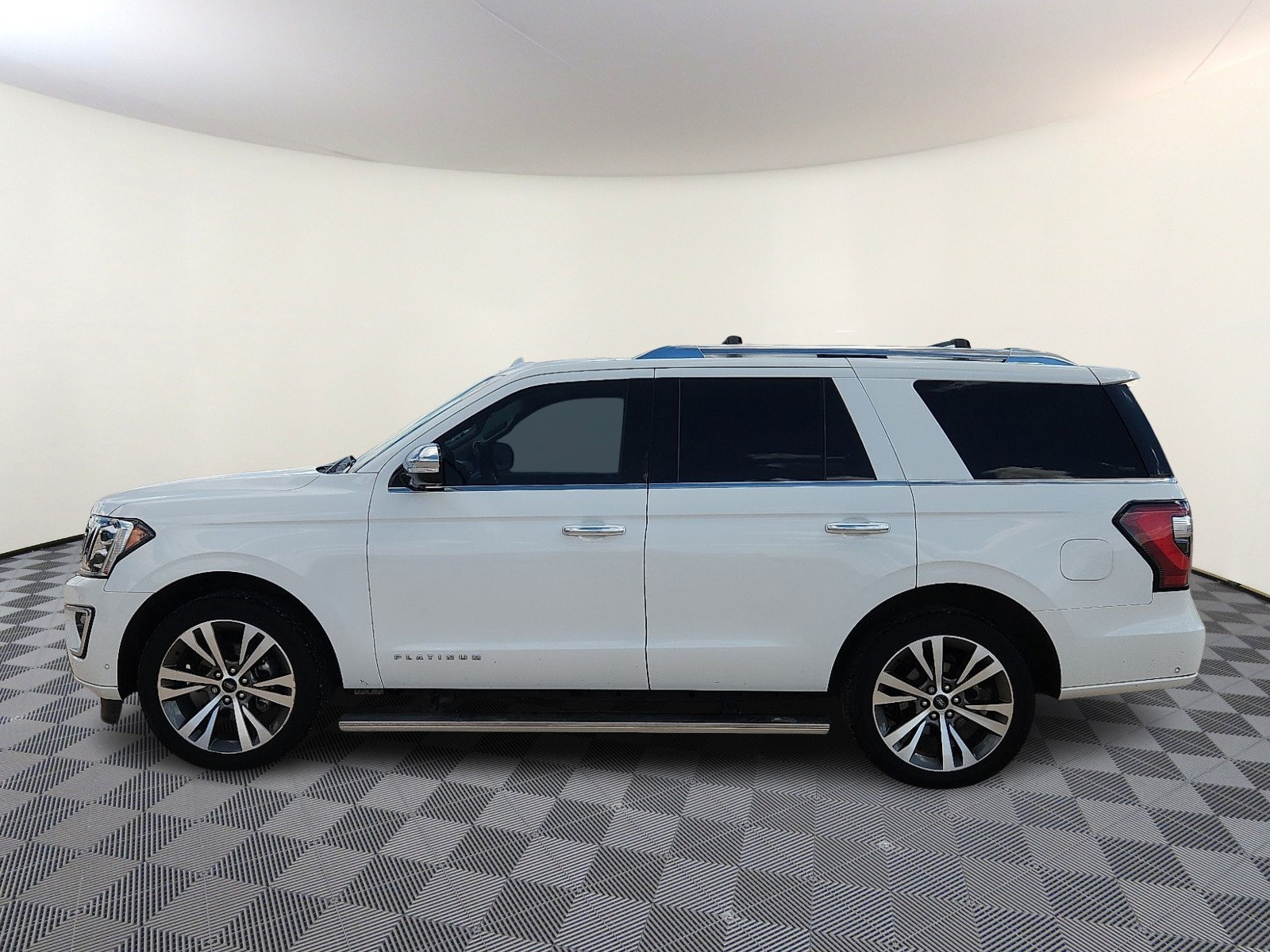 Used 2020 Ford Expedition Platinum AWD/4WD image 2