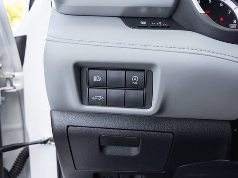 Certified 2025 Toyota Highlander XLE FWD image 15