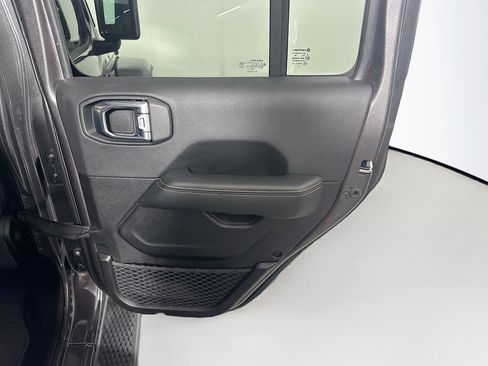 Used 2025 Jeep Wrangler Sahara image 27