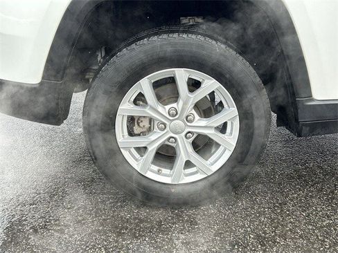 Certified 2023 Jeep Grand Cherokee Limited image 12