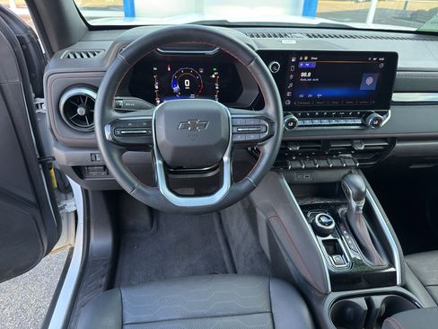 Used 2023 Chevrolet Colorado Z71 w/ Z71 Convenience Package 2 AWD/4WD image 14