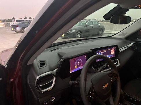 Used 2025 Chevrolet TrailBlazer LT image 32