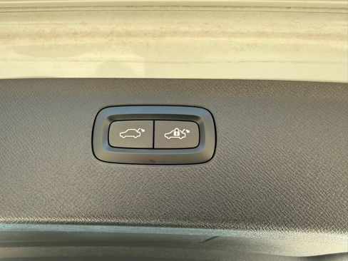 Used 2018 Volvo XC90 T6 Momentum w/ Momentum Plus Package AWD/4WD image 15