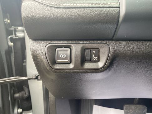 Used 2023 GMC Acadia SLE w/ Driver Convenience Package image 6