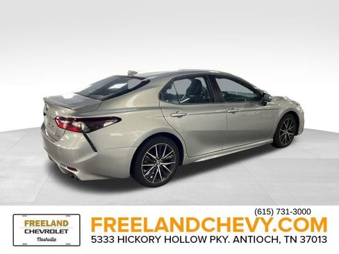 Used 2023 Toyota Camry SE image 6
