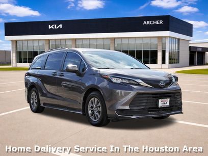 Used 2022 Toyota Sienna LE