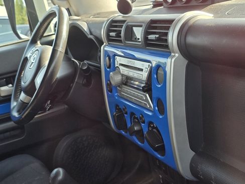 Used 2007 Toyota FJ Cruiser 4WD w/ Upgrade Pkg 1 image 18