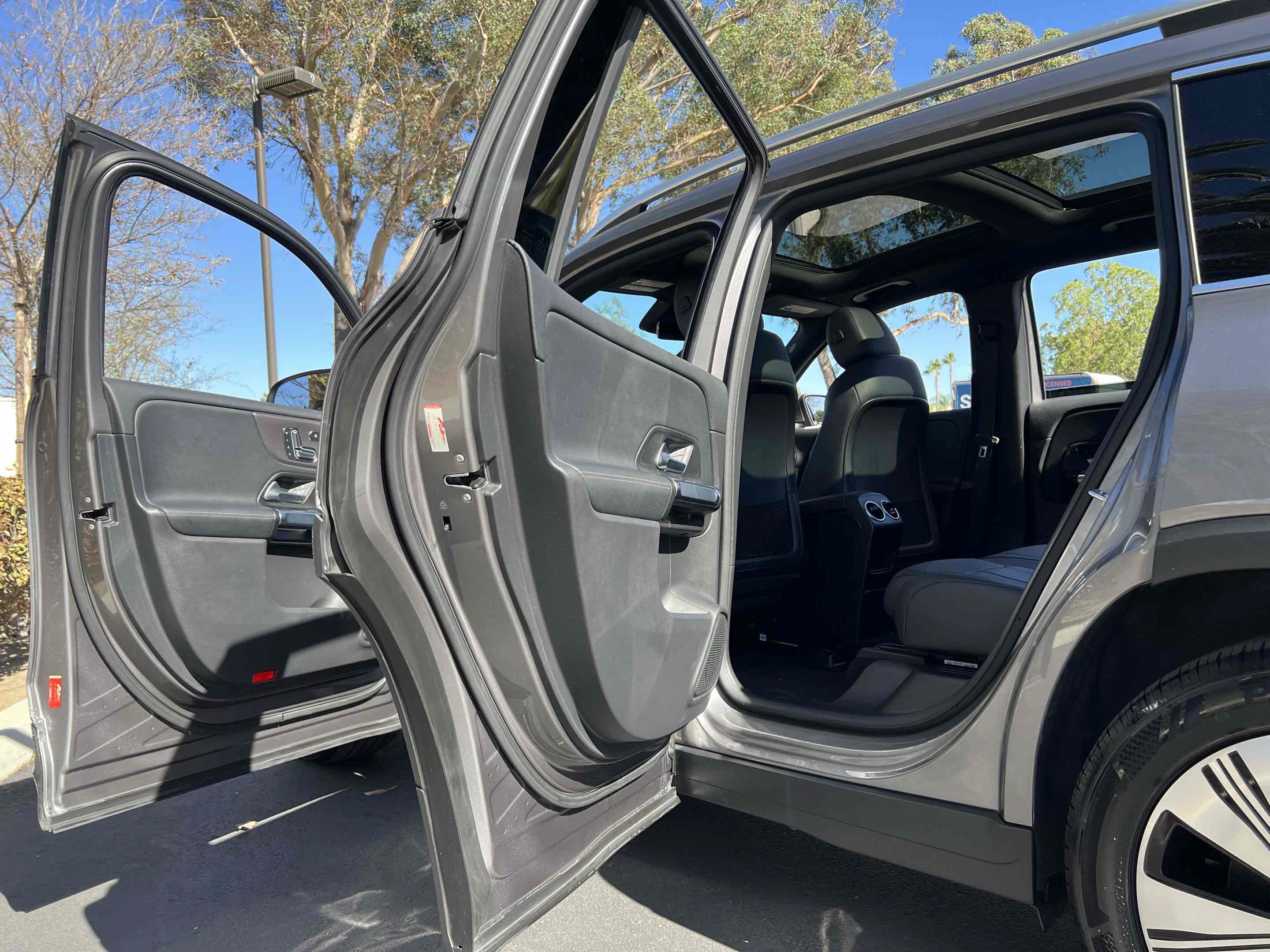 Used 2023 Mercedes-Benz EQB 300 4MATIC image 49