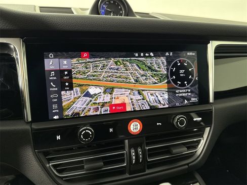 Certified 2025 Porsche Macan image 27